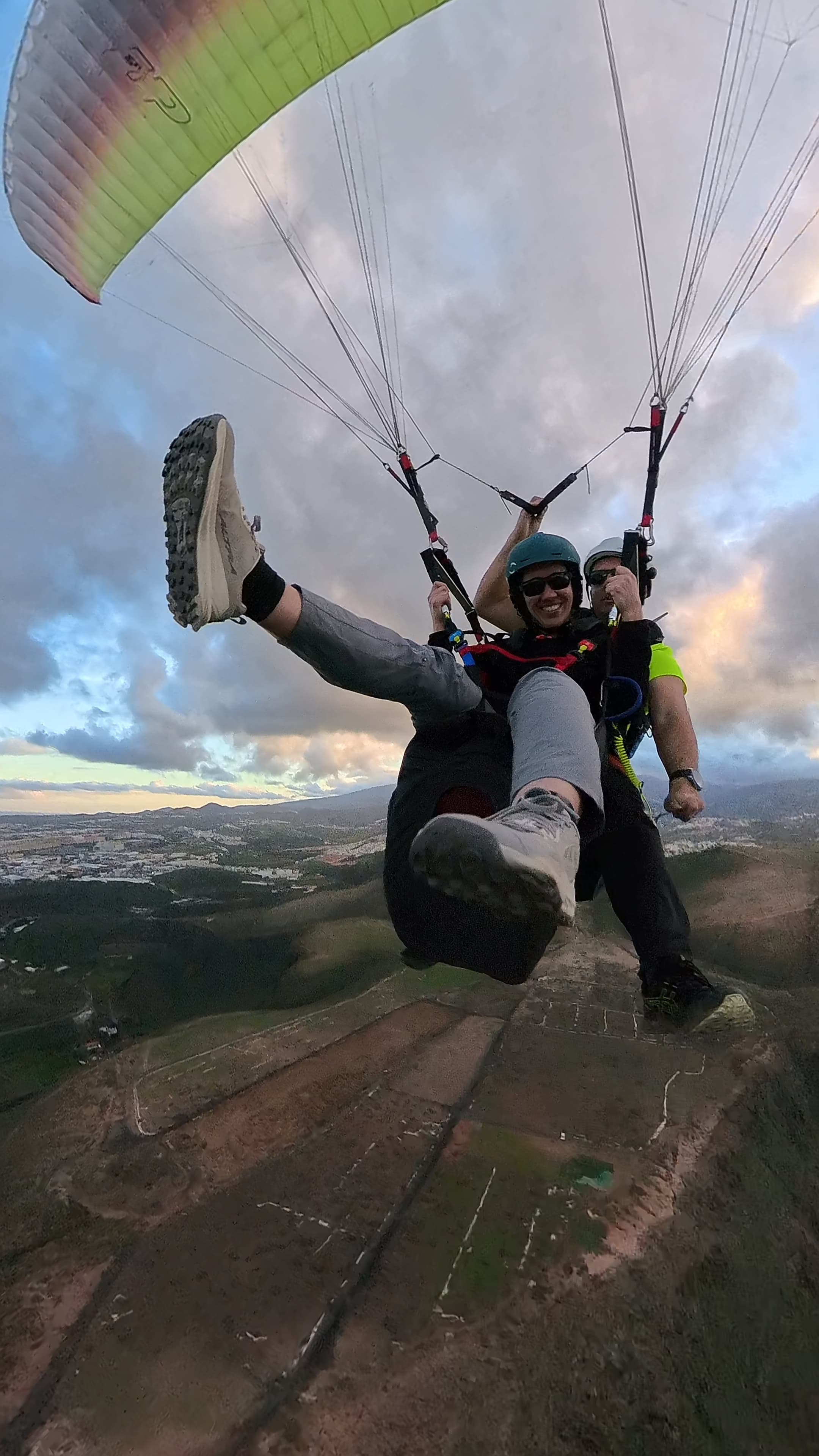 Vuelo en parapente sobre Gran Canaria con Falcon Wings — vista panorámica
