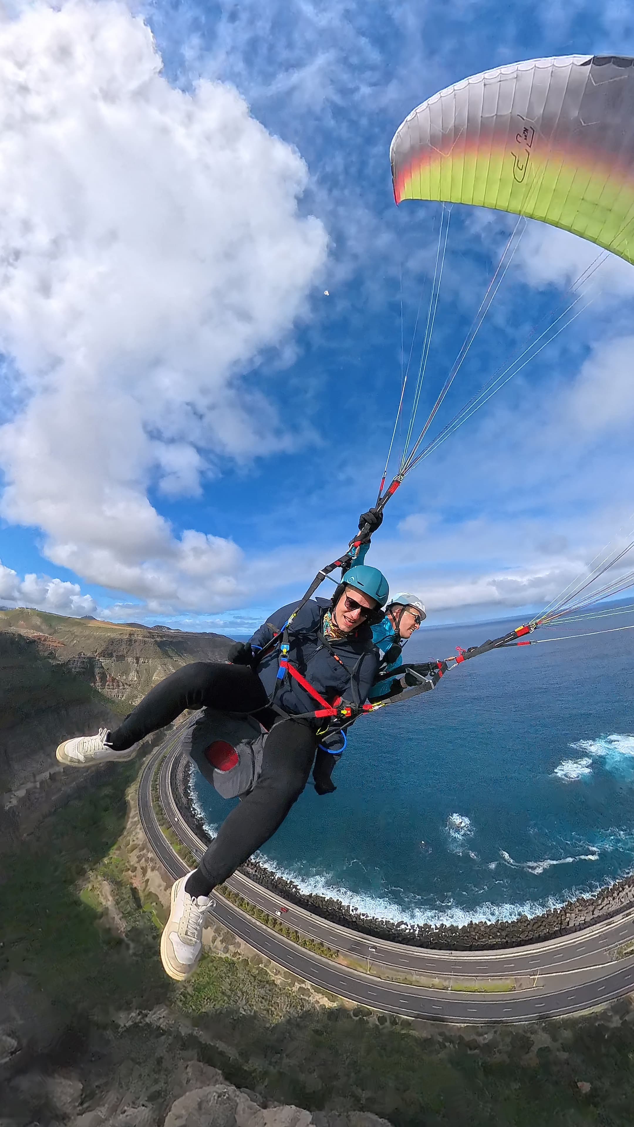 Despegue en parapente biplaza con piloto certificado Falcon Wings